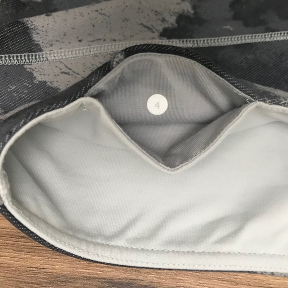 Lululemon Wunder Under Floral Platoon Size 4 - Picture 4 of 7